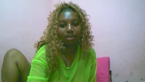 Snapshot of linah1123 chatting on 11.22.25 linah1123 online show from 11.22.25