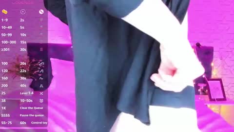 Linda  GMT2 Mon Tu Fri Sa Su  0300am-1000 am online show from 12.24.24