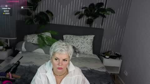 Linda Zefir online show from 04.26.26