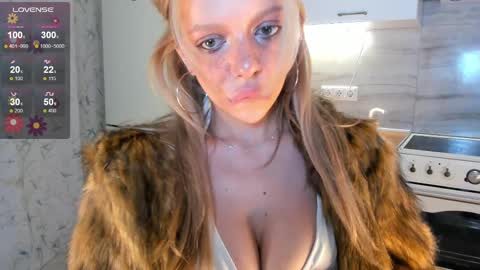 Snapshot of lindacrystalofc chatting on 02.27.25 happy new year online show from 02.27.25