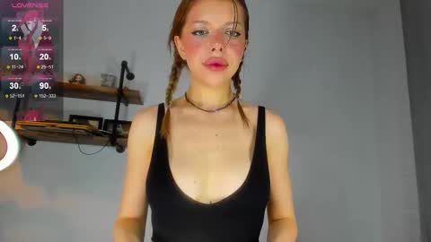 Snapshot of lindacrystalofc chatting on 09.23.25 happy new year online show from 09.23.25