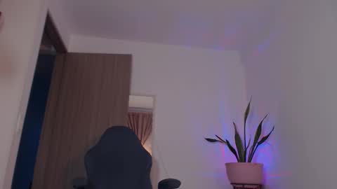 Snapshot of lindajoinx chatting on 10.24.25 lindajoinx online show from 10.24.25