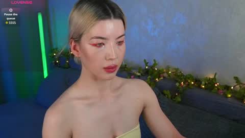 Snapshot of lindathackerr chatting on 06.19.26 Linda online show from 06.19.26