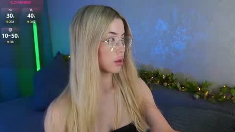 Snapshot of lindathackerr chatting on 07.21.26 Linda online show from 07.21.26