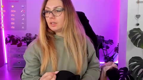 Linda  --  online show from 02.10.25