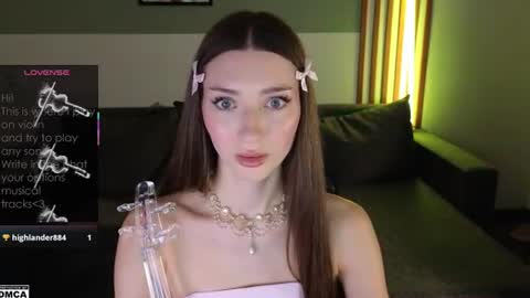 Snapshot of lindsey_mey chatting on 06.26.26 Lindsey online show from 06.26.26