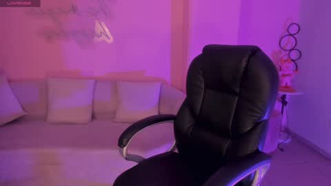 Snapshot of lindseymoss_ chatting on 12.30.24 Lindsey Moss online show from 12.30.24