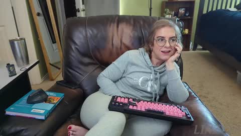 Linzy19 online show from 01.06.25