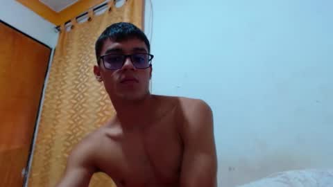 Snapshot of lion_grr chatting on 10.19.25 lion_grr online show from 10.19.25