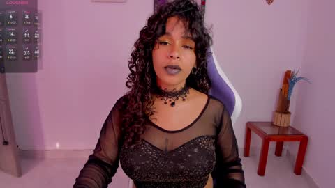 lips_sarasofia online show from 12.28.24