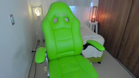 Snapshot of lisa_gerrard_ chatting on 03.08.25 Lisa online show from 03.08.25