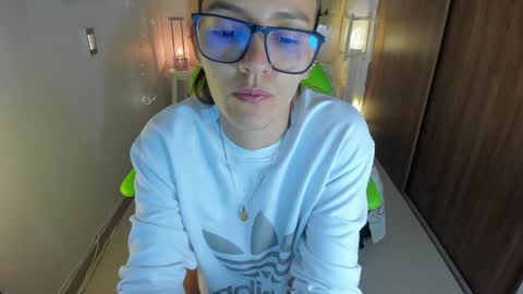 Snapshot of lisa_gerrard_ chatting on 10.13.25 Lisa online show from 10.13.25