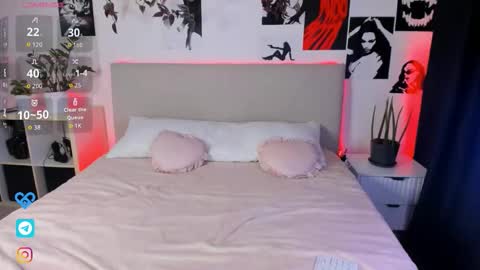 Snapshot of lisa_moons chatting on 10.09.25 lisa_moons online show from 10.09.25