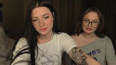 Snapshot of lisaanddenis chatting on 09.30.25 Lisa and Den online show from 09.30.25