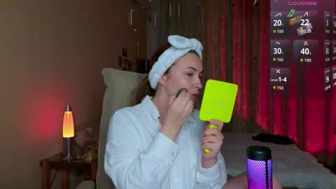 LisaCase online show from 11.28.25