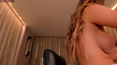 Snapshot of lisaflowersx chatting on 02.24.26 Lisa Flowers online show from 02.24.26