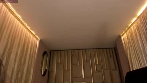 Snapshot of lisaflowersx chatting on 02.26.26 Lisa Flowers online show from 02.26.26