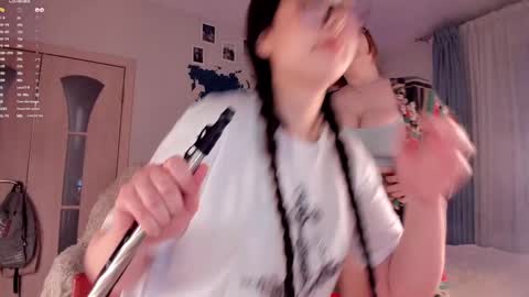 -Lisa- Help me to reach 100 thumbs up3 online show from 02.07.25