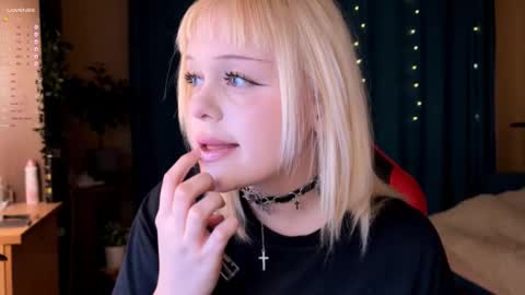 -Lisa- Help me to reach 100 thumbs up3 online show from 10.02.25