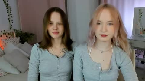 Lisa blonde  Alisa brunette online show from 04.25.26