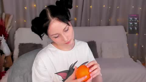 Lisa Moore online show from 02.15.25