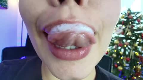 Snapshot of lisbet_21x chatting on 12.19.24 Lisbet online show from 12.19.24