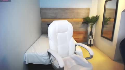 Liseth Fox online show from 02.19.25