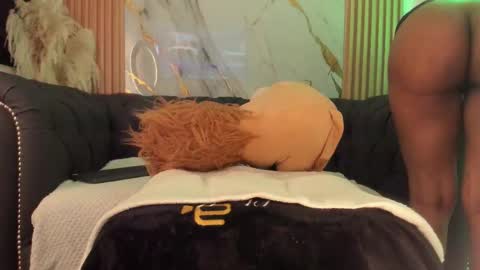 Snapshot of lissa_collen chatting on 11.25.25 Lissa online show from 11.25.25