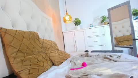 Snapshot of lissa_jhonsoon chatting on 02.19.25 L I S S A online show from 02.19.25