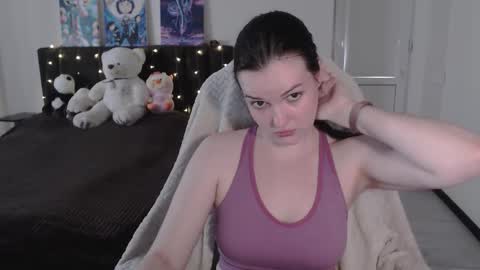 Snapshot of little__flowers chatting on 09.16.25 little__flowers online show from 09.16.25