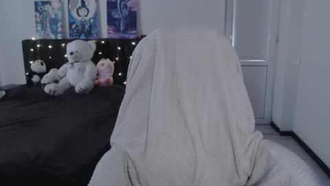 Snapshot of little__flowers chatting on 09.25.25 little__flowers online show from 09.25.25