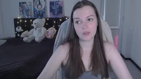 Snapshot of little__flowers chatting on 09.27.25 little__flowers online show from 09.27.25