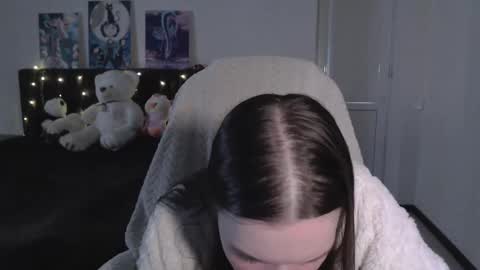 Snapshot of little__flowers chatting on 09.30.25 little__flowers online show from 09.30.25