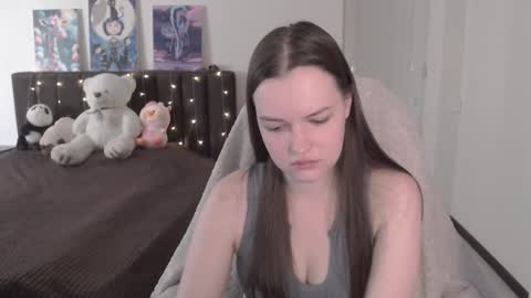 Snapshot of little__flowers chatting on 10.11.25 little__flowers online show from 10.11.25