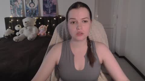 Snapshot of little__flowers chatting on 10.13.25 little__flowers online show from 10.13.25