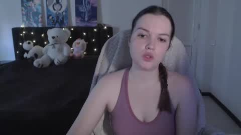 Snapshot of little__flowers chatting on 11.01.25 little__flowers online show from 11.01.25