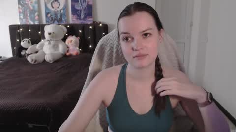 Snapshot of little__flowers chatting on 11.09.25 little__flowers online show from 11.09.25