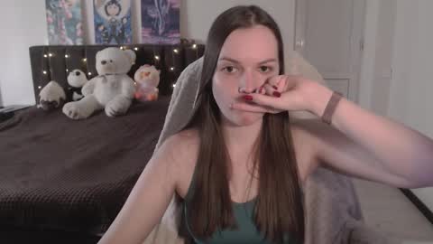 Snapshot of little__flowers chatting on 11.11.25 little__flowers online show from 11.11.25