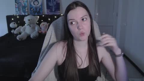 Snapshot of little__flowers chatting on 11.23.25 little__flowers online show from 11.23.25