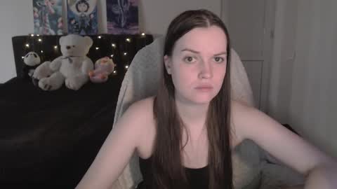 Snapshot of little__flowers chatting on 11.24.25 little__flowers online show from 11.24.25