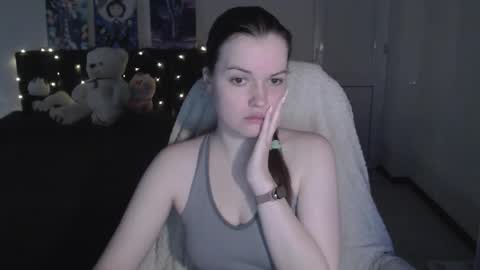 Snapshot of little__flowers chatting on 12.04.25 little__flowers online show from 12.04.25