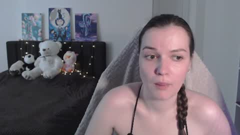 Snapshot of little__flowers chatting on 06.22.26 little__flowers online show from 06.22.26