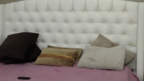 Snapshot of little__iris chatting on 01.13.25 Iris online show from 01.13.25