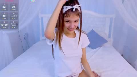 Snapshot of little__lunaa chatting on 05.04.26 online show from 05.04.26