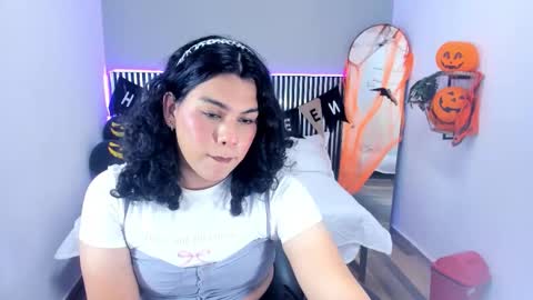 Snapshot of little_alli chatting on 10.29.25 L I T T L E A L L I online show from 10.29.25