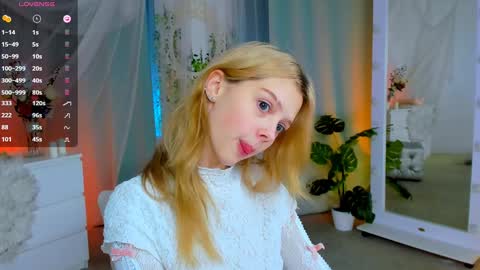 Snapshot of little_anitta chatting on 01.18.25 Anita B-day stream on 7TH DEC online show from 01.18.25