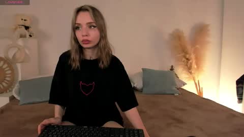 little_clare_ online show from 05.22.26