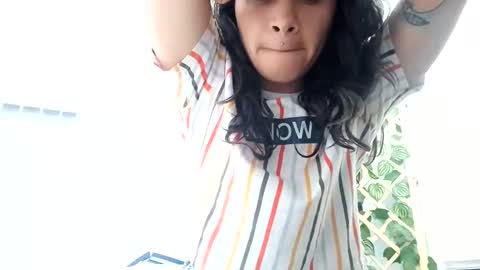 Snapshot of little_doll25 chatting on 10.08.25 Succubus Blue online show from 10.08.25