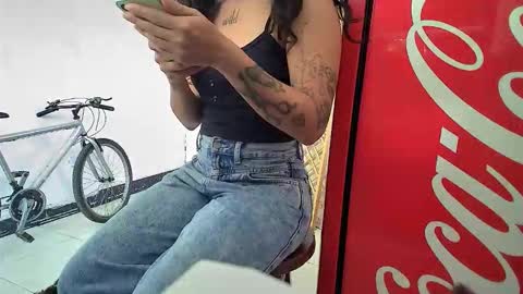 Snapshot of little_doll25 chatting on 11.14.25 Succubus Blue online show from 11.14.25