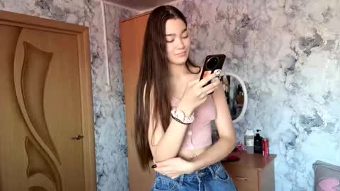 Viiola online show from 10.16.25